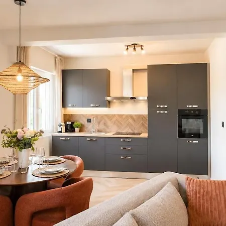 Completely Renovated 2 Minutes From The Apartman
