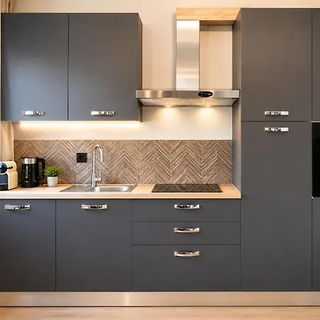 Completely Renovated 2 Minutes From The Apartman *