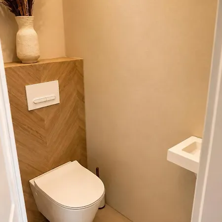 Apartman Completely Renovated 2 Minutes From The Nizza